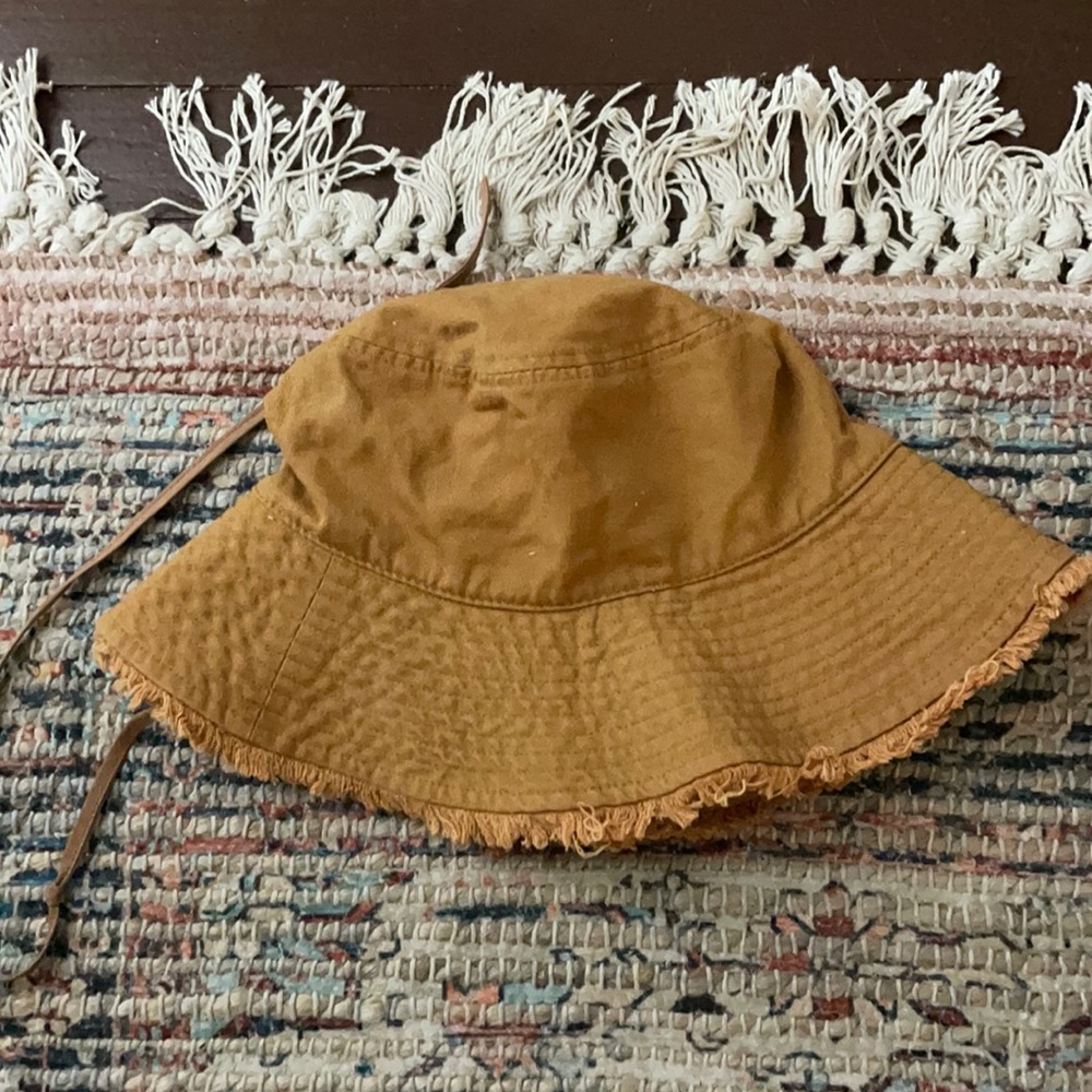 Canvas bucket hat